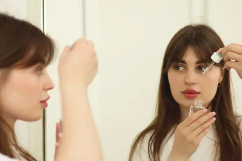 Langkah cara merawat wajah berminyak menggunakan produk skincare yang tepat agar kulit bebas kilap