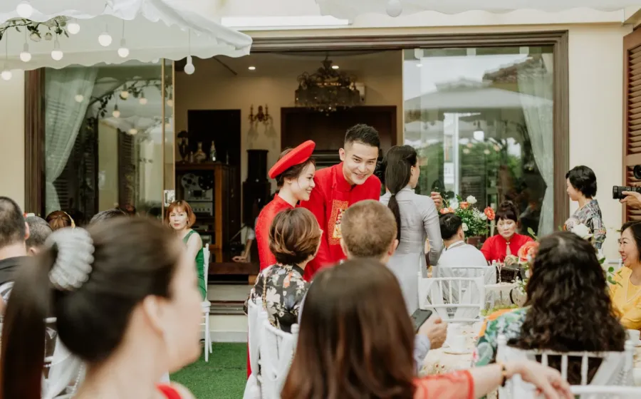 Inspirasi padu padan pakaian acara keluarga yang modis dan nyaman untuk momen foto bersama