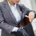 Inspirasi padu padan pakaian kantor yang stylish dan profesional untuk menunjang produktivitas kerja