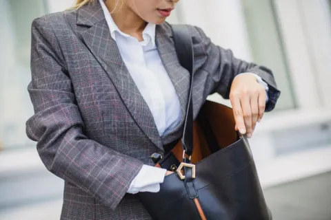 Inspirasi padu padan pakaian kantor yang stylish dan profesional untuk menunjang produktivitas kerja