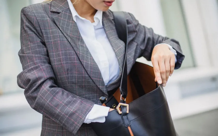 Inspirasi padu padan pakaian kantor yang stylish dan profesional untuk menunjang produktivitas kerja