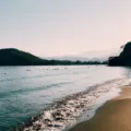 Pemandangan alam asri di destinasi wisata akhir pekan terfavorit yang menenangkan pikiran