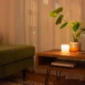 Interior ruang tamu hangat dan estetik sebagai salah satu cara membuat rumah terasa nyaman